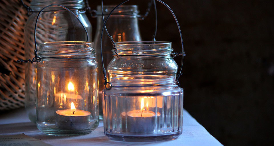 Mason jars with tealight candles make gorgeous rustic table decorations