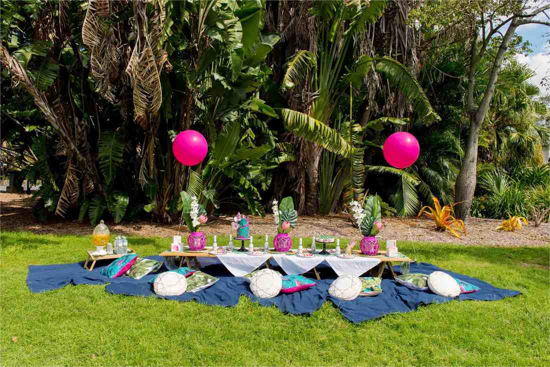 How to make a beautiful tropical picnic